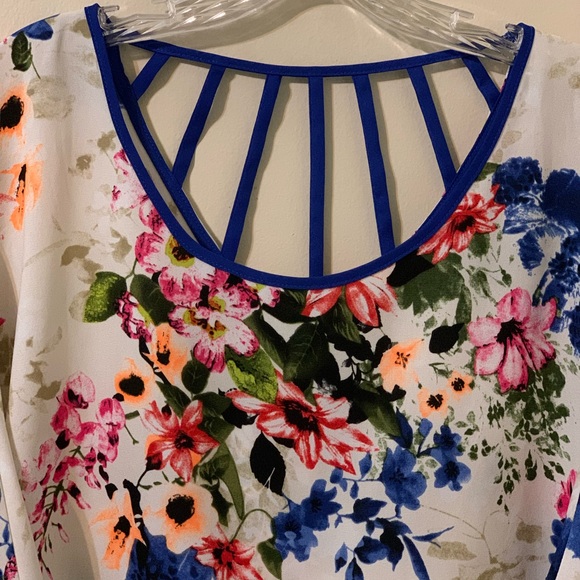 Floral Top size XL by BOBEAU - Picture 6 of 14
